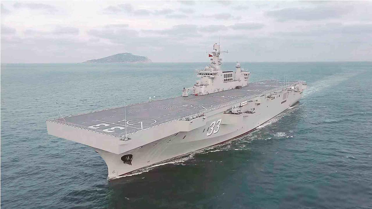 075舰出海，导弹上天，美国航母怕了2023年底，美军《军事观察网站》连续发