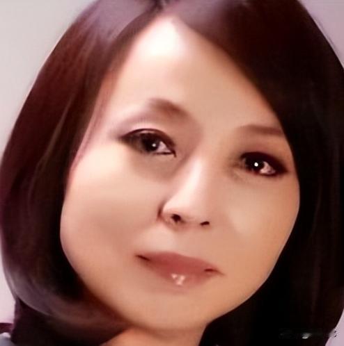 2005年，41岁河南女富豪李巧林爱上22岁男下属，没曾想，50岁那年，她不惜冒