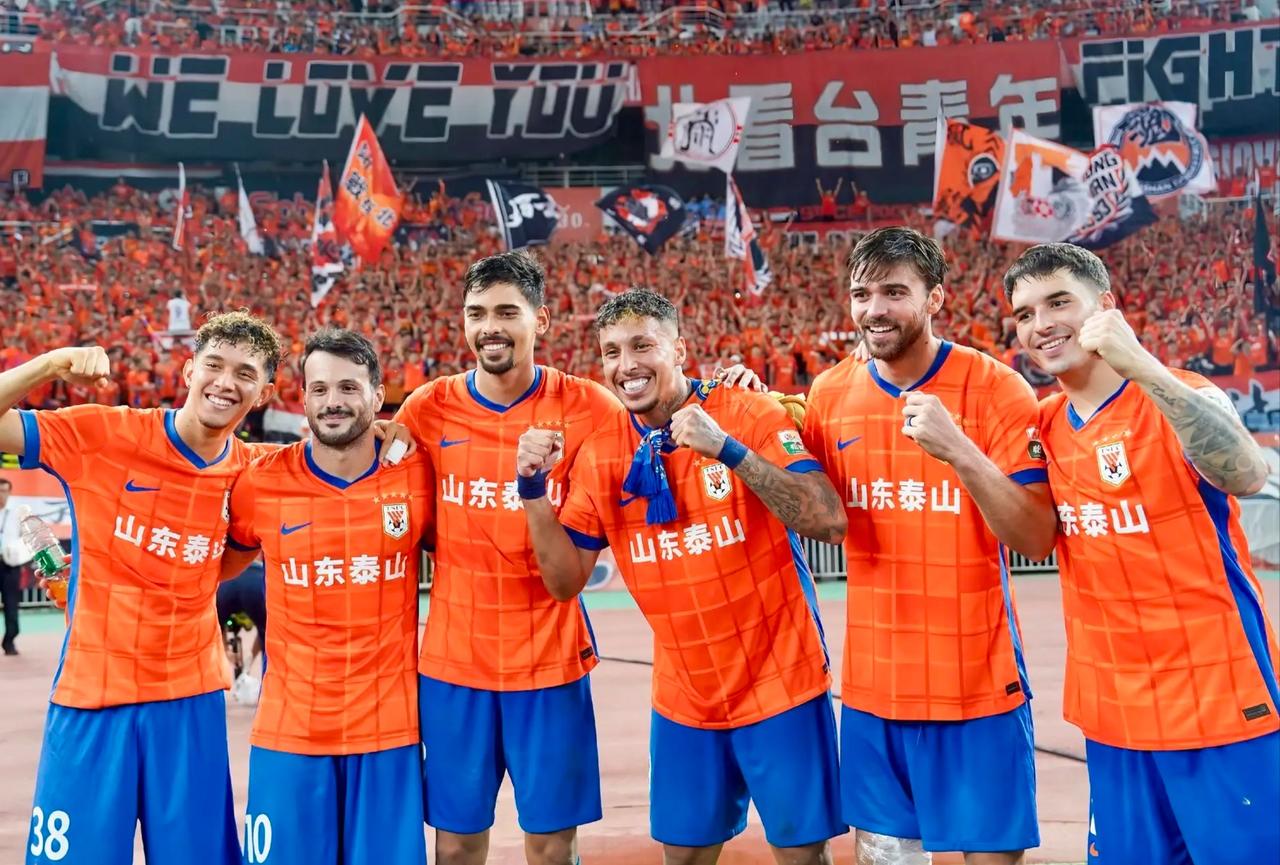 泰山队跟队记者陈永确定，韩鹏将继续担任泰山队主教练！陈永社媒表示：“韩鹏仍是泰