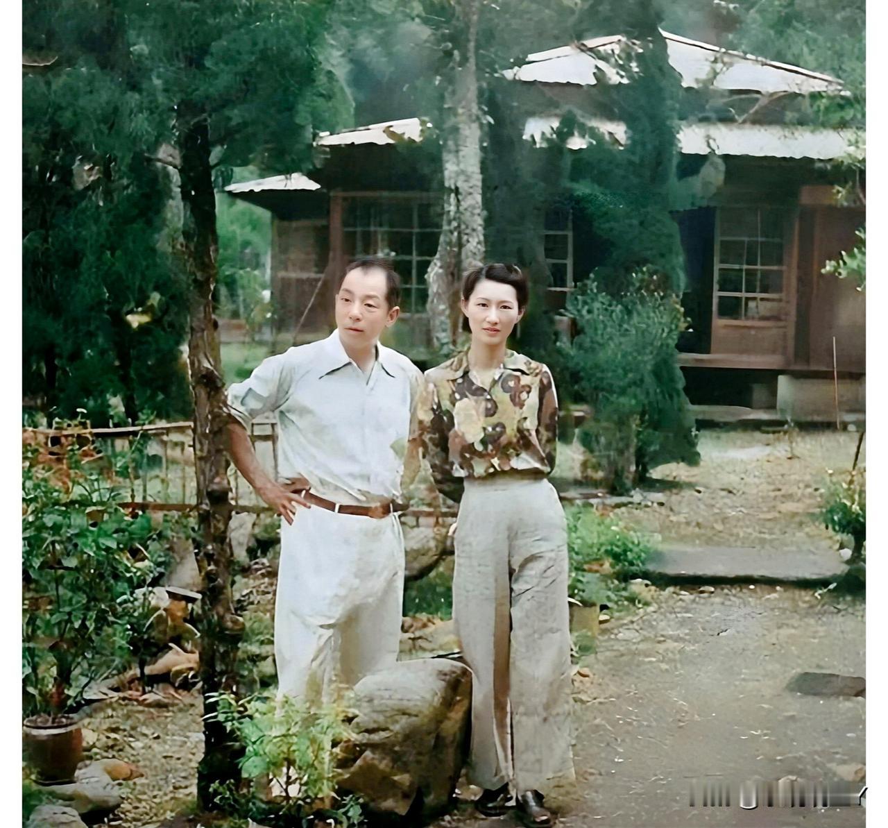 这便是张学良和赵四小姐的真实模样，大家瞧瞧！这绝非演戏，也不是电视剧里的演员，确