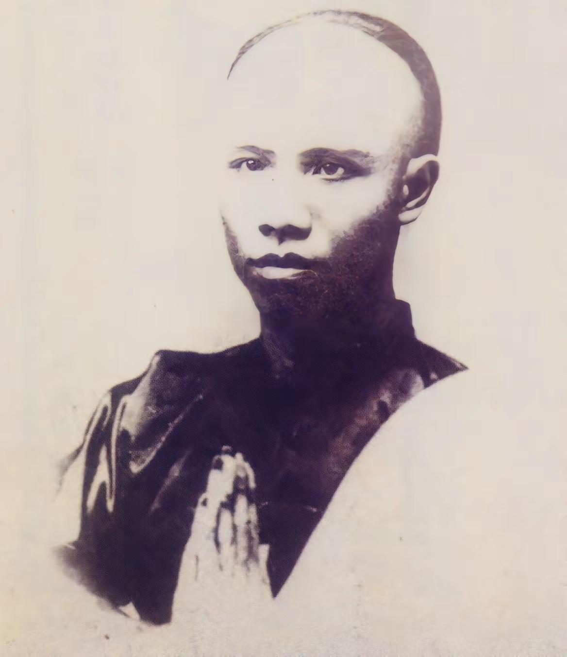 1898年，谭嗣同半夜找袁世凯“摊牌”，想让他带兵去颐和园“包饺子”。老袁嘴