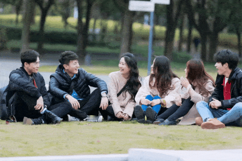 家人们谁懂啊！现在年轻人的消费观真的惊掉我下巴！以前奢侈品越贵越抢，涨价前