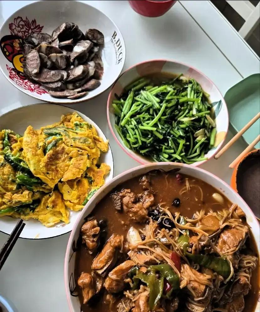 婆婆把孝顺挂嘴边，说小家想旺就得先顾爸妈，不敬老人会倒霉。我嫁进来半年，她每