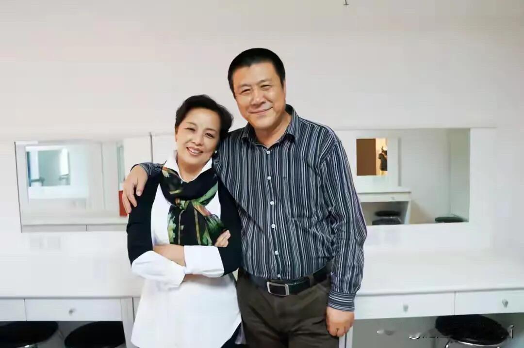 吕凉和宋忆宁都是善良、低调的好演员，他们是娱乐圈里最不会离婚的一对。吕凉毕业