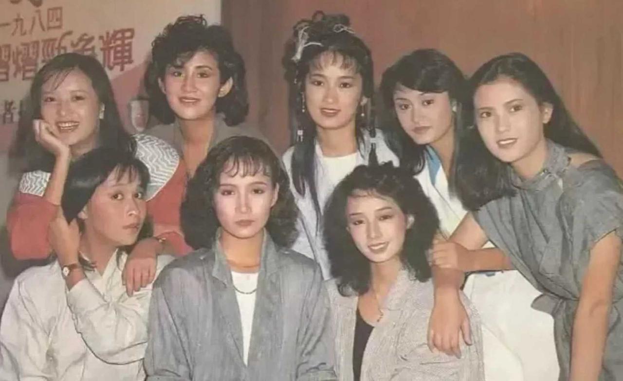 上世纪八十年代，香港女星大合照。认识三个，你就是骨灰级的港剧粉丝