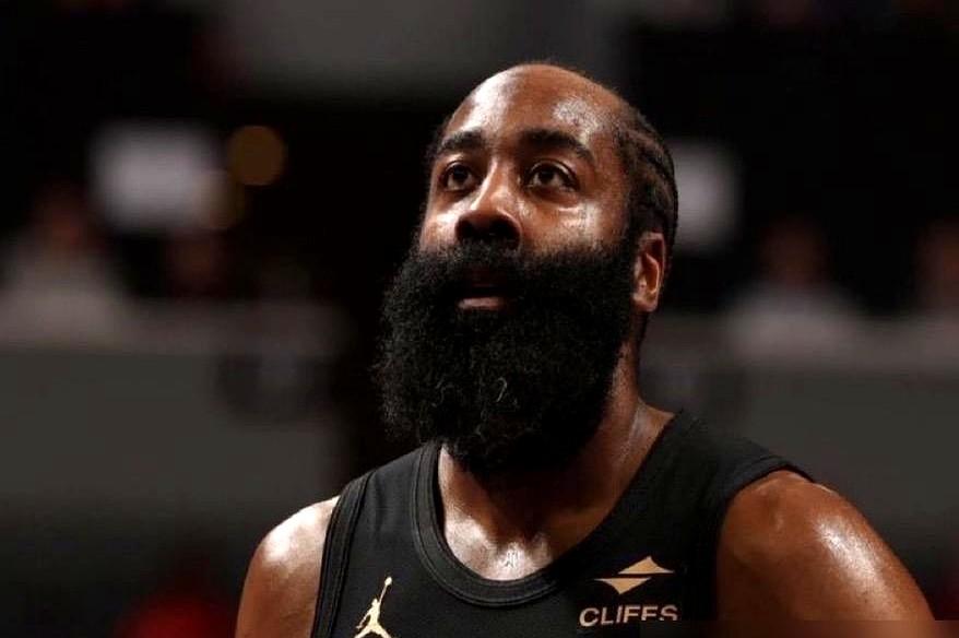 命中率硬生生被喂高10个点，在NBA，跟对大哥真能让你少奋斗十年。贾勒特·阿