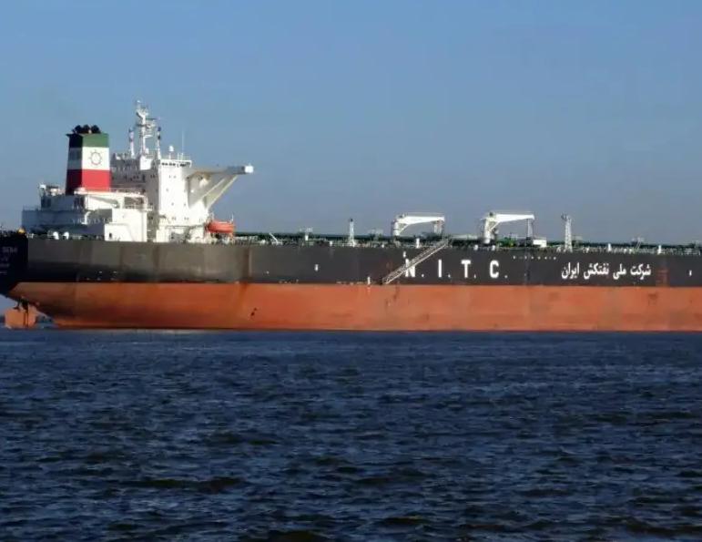 2022年5月25日，希腊在其近海扣押了一艘伊朗油轮，并将油轮上的11.5万吨原