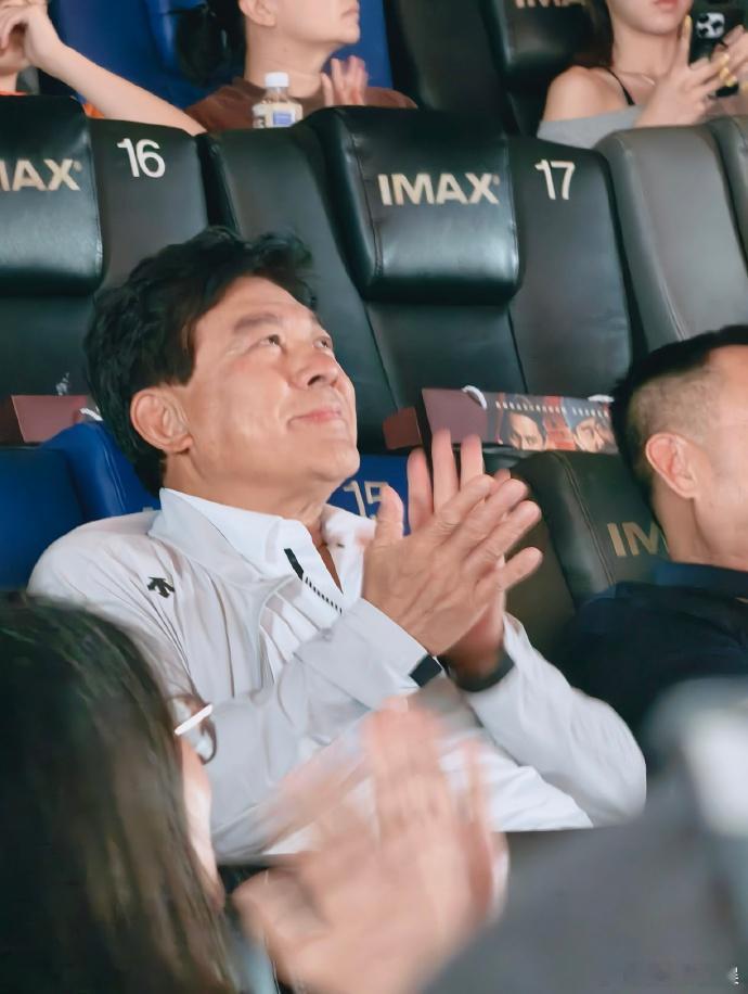 朱时茂支持陈佩斯新电影朱时茂现身陈佩斯新电影首映电影《戏台》北京首映礼，陈佩斯