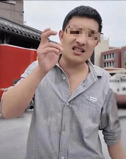 上海，男子看一餐厅写着“3元自助早餐”，就和朋友一起进店，拿了满满当当一桌，结账