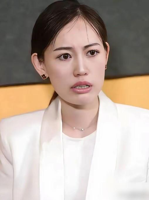 5000万现金到手，她还在网上哭“人财两空”？法院判决写得清清楚楚：婚内出轨