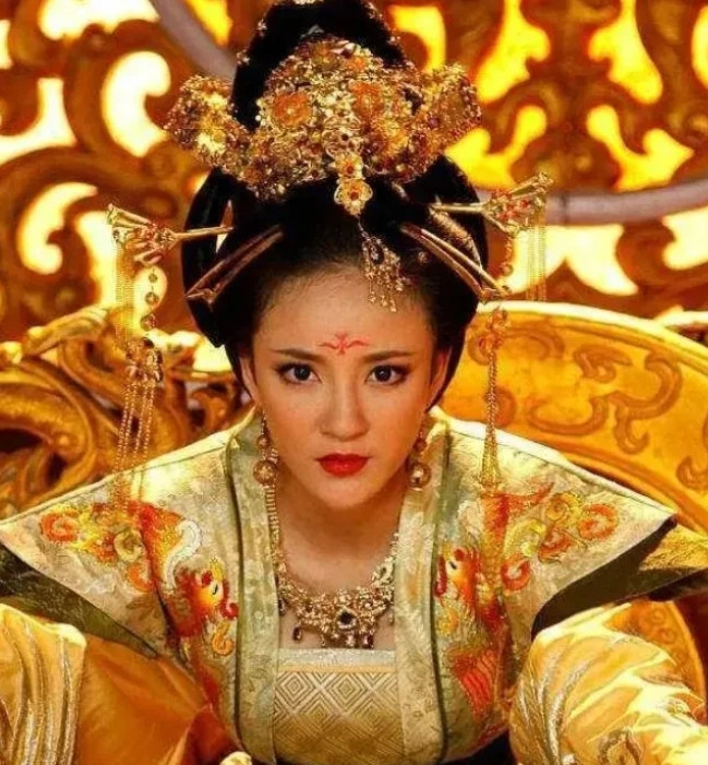 713年，太平公主被李隆基追杀，躲到太上皇李旦的宫殿，李旦对李隆基说：“你就看在