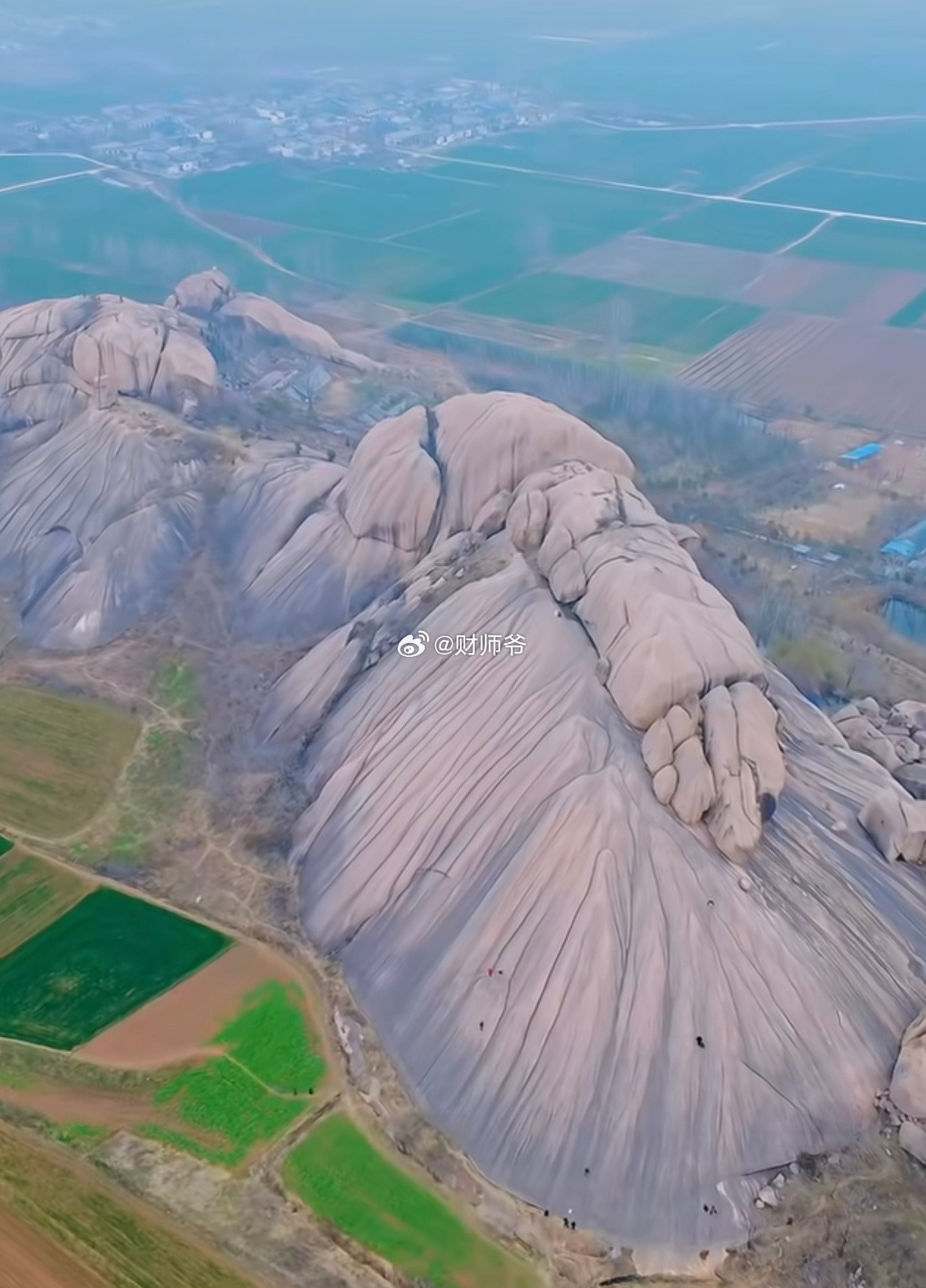 河南驻马店的“巨灵手”和广西的将军山，被一些民间传说为上古时期“巨神族”的残存。