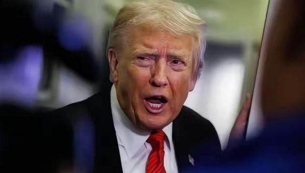 美国突袭检查中国开往伊朗的商船，特朗普简直是送上门的“神助攻”！特朗普的早期