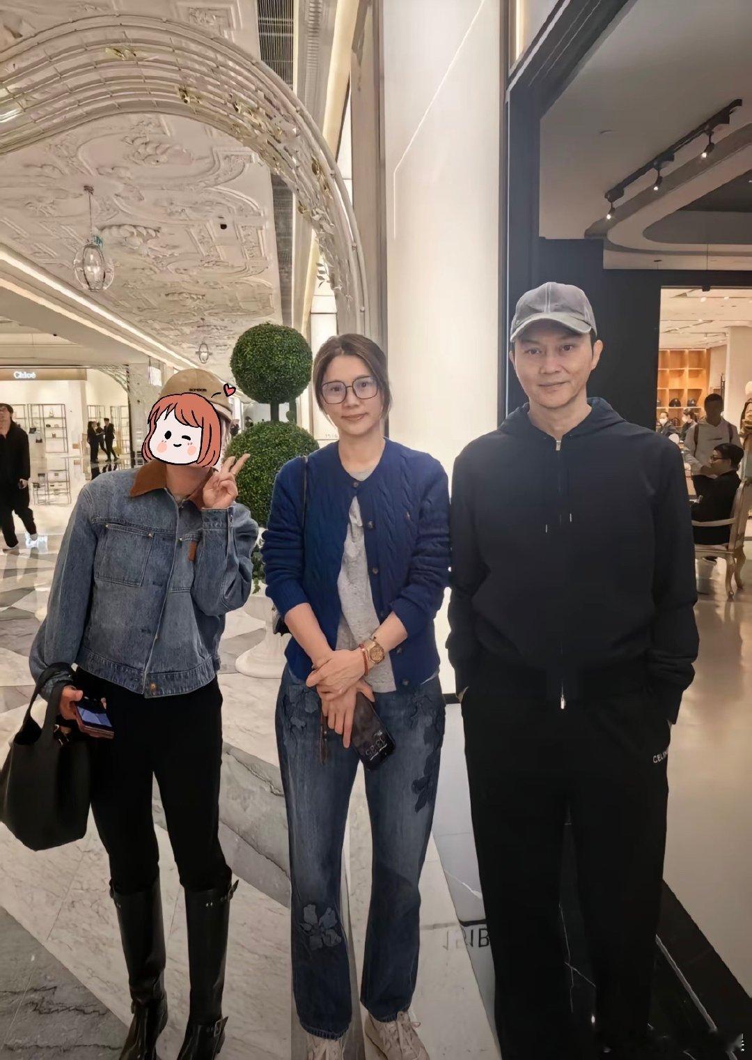 澳门酒店偶遇张智霖袁咏仪澳门偶遇张智霖袁咏仪澳门偶遇张智霖袁咏仪，俩54岁的人