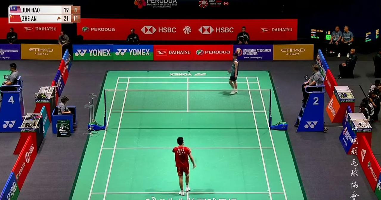 第一局胡哲安🇨🇳21-19先胜🇲🇾梁峻豪！这是一场2026年大马羽