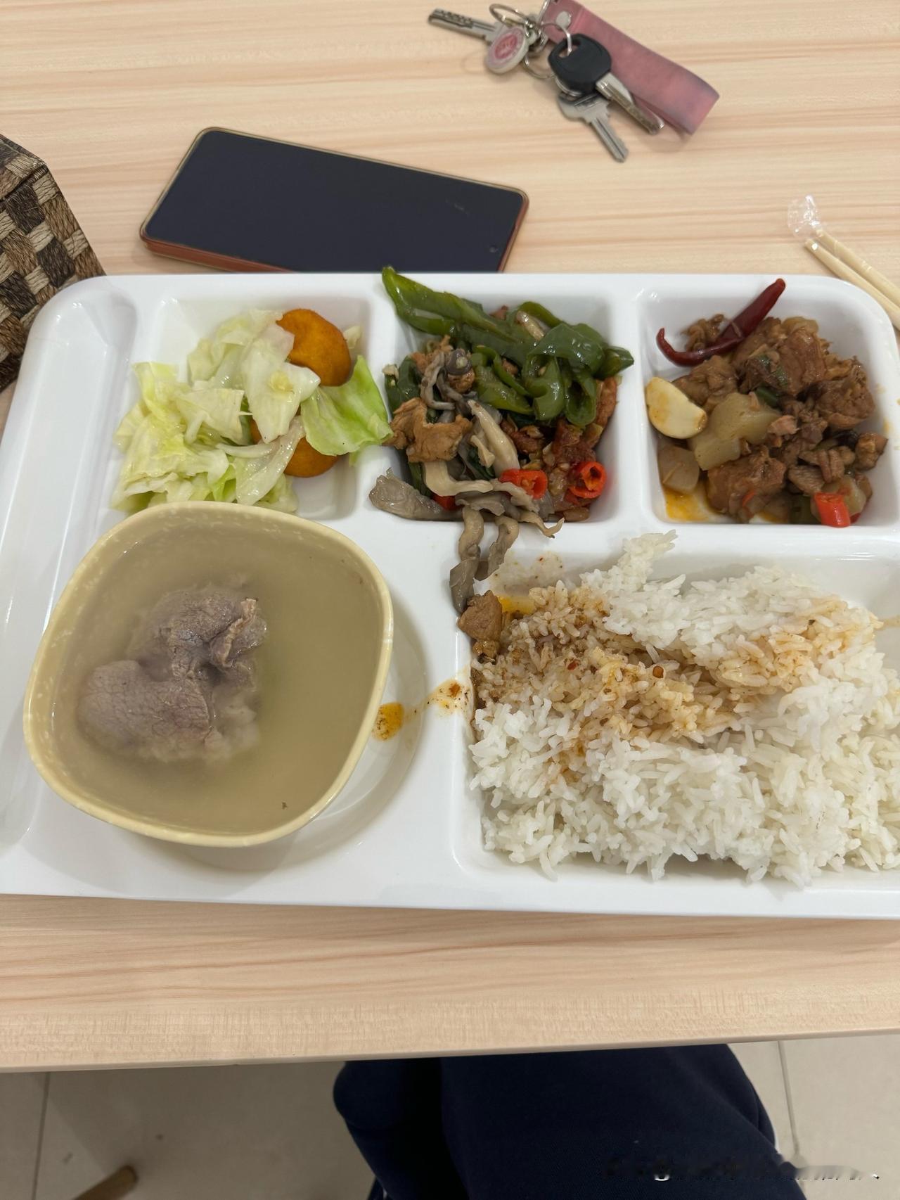 我想告诉你上班最傻的，就是对做不完的工作，感到害怕你是不是也这样？每天准时