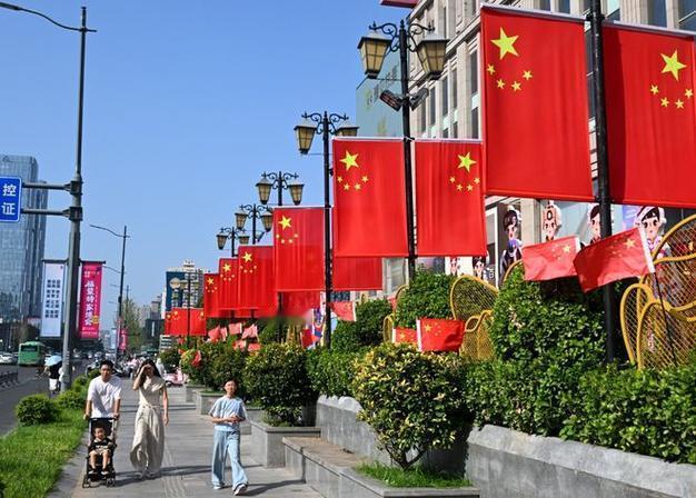 作者加速成长计划满眼耀眼的中国红，藏着我们滚烫的爱国心！五星红旗闪闪发光，大好山