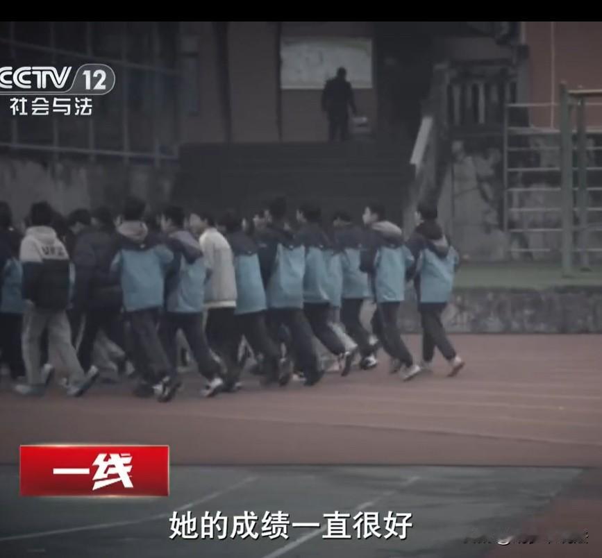 广西，4年级女生成绩很好，和同学竞争，她当上了班长，同学不服，找来姐姐殴她一顿，