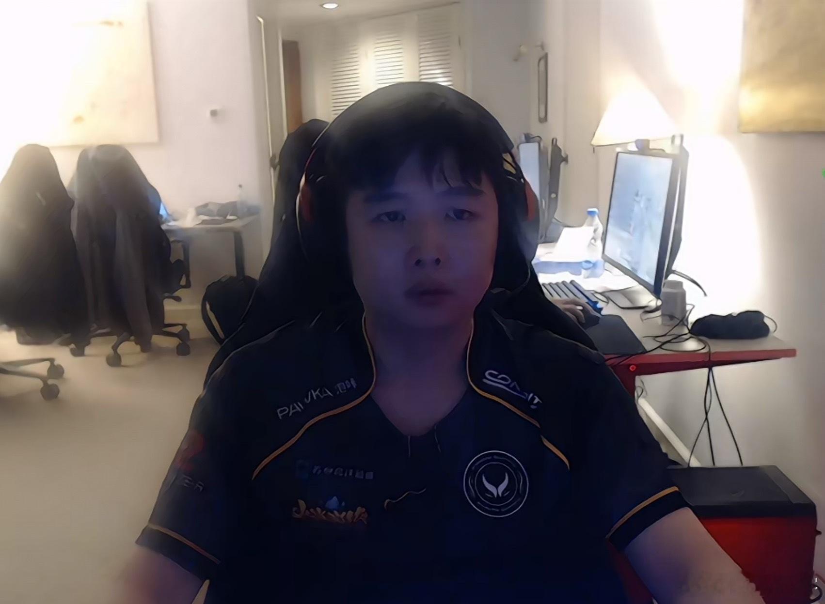 Xinq：进祥主要是最近几年待的队都不是很厉害，dota理念不是很先进，要改下打