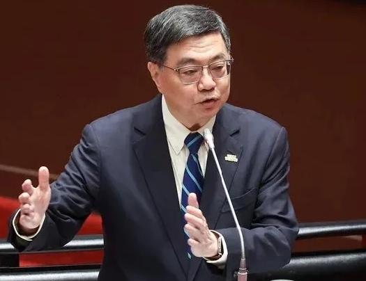 卓荣泰10月5日大放厥词，不但抛出“两国论”，更称“云林舰”1日以水炮攻击大陆渔