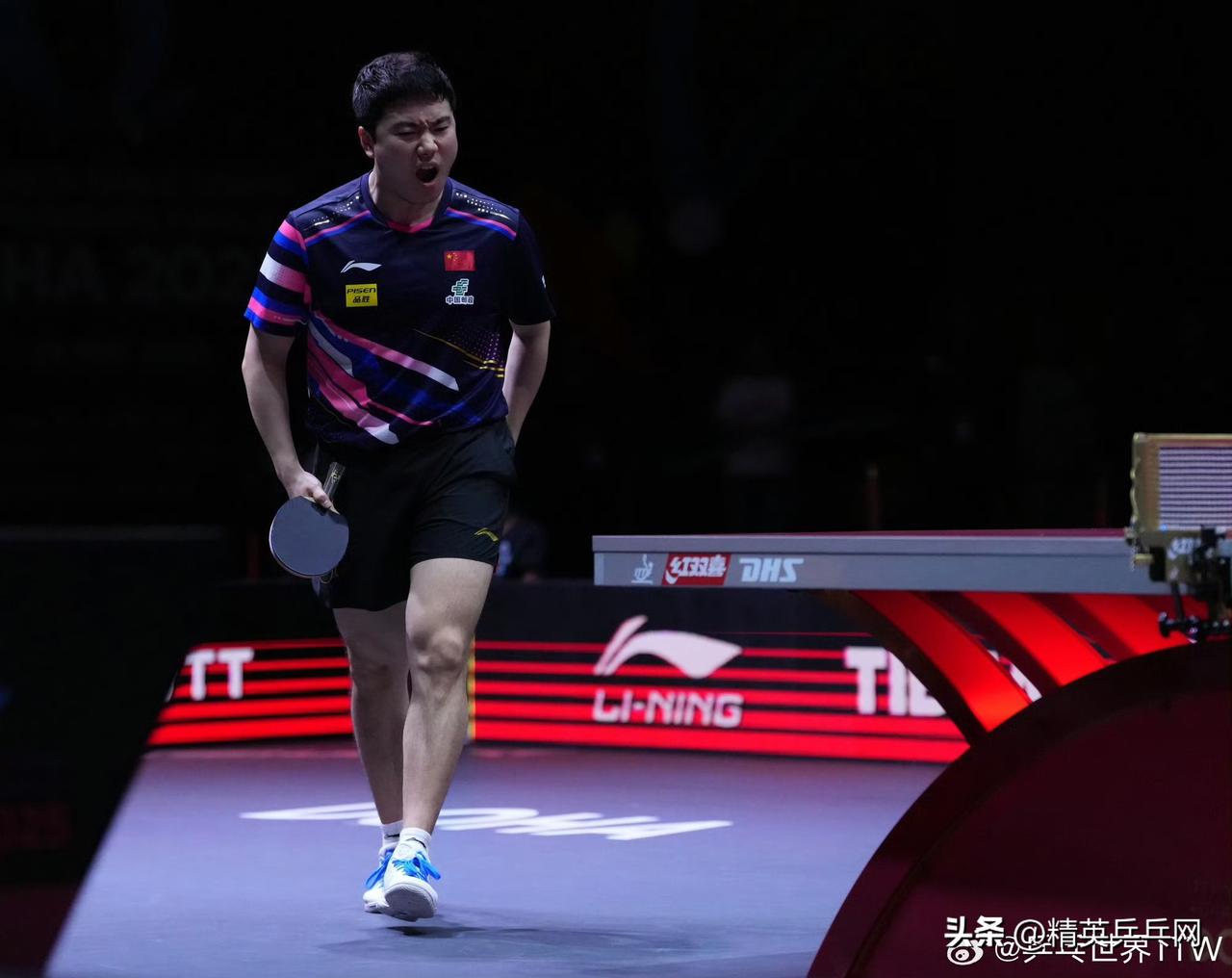 梁靖崑惨遭逆转，周启豪回家吃饭，孙颖莎轻松闯关！6男5女晋级八强～WTT重