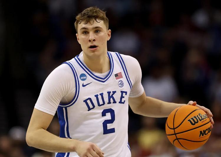 如果弗拉格空降2026届选秀，他还能稳坐状元吗？答案可能和你想的不太一样。这