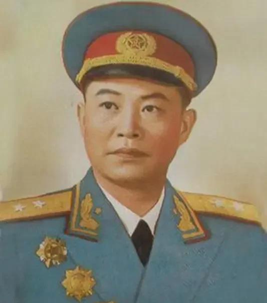 独臂上将因病离世之后，谁会成为成都部队的军事主官呢？有说法称总政的一把手谭大将多