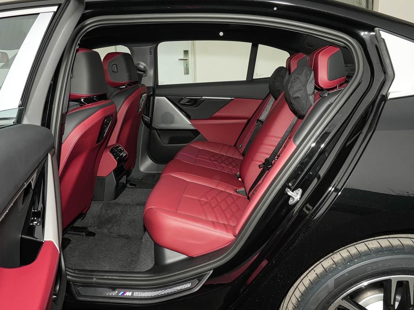 新车宝马全系降价增配轮到5系和i5了，i5因为400V平台的问题，可能还比较尴