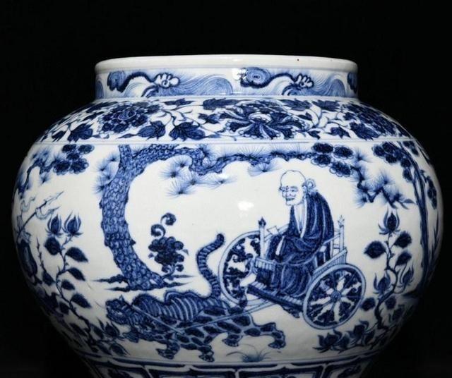 1968年，荷兰一女子，拿中国瓷罐去卖，得知只值2000美元，就拿回家装DVD光