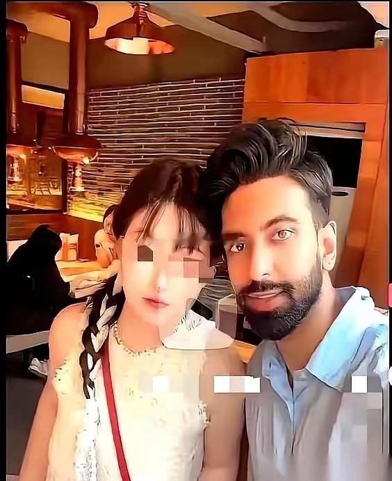 一个上海姑娘，栽了个大跟头。网恋上一个巴基斯坦男人，对方一张大胡子脸，满嘴都是要