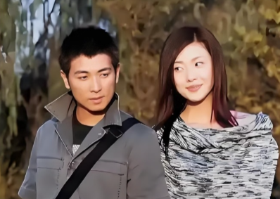 2000年出轨下跪，2001年隐婚，2006年迪奥香水“消失”，2025年被骂到