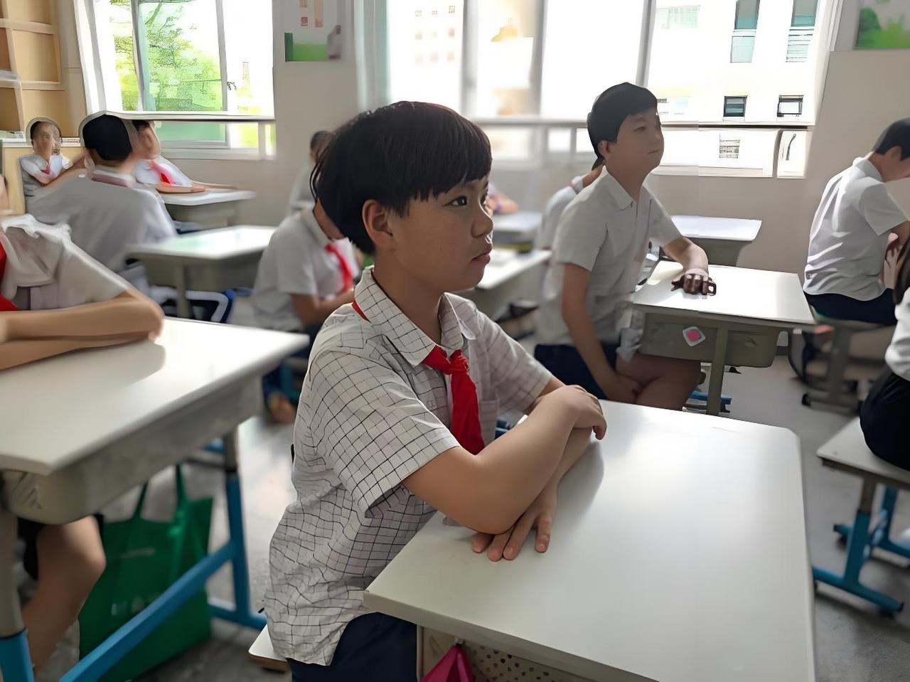 小学六年级数学成绩差，别乱补课！这样补救最管用很多家长到了六年级都特别焦虑，孩