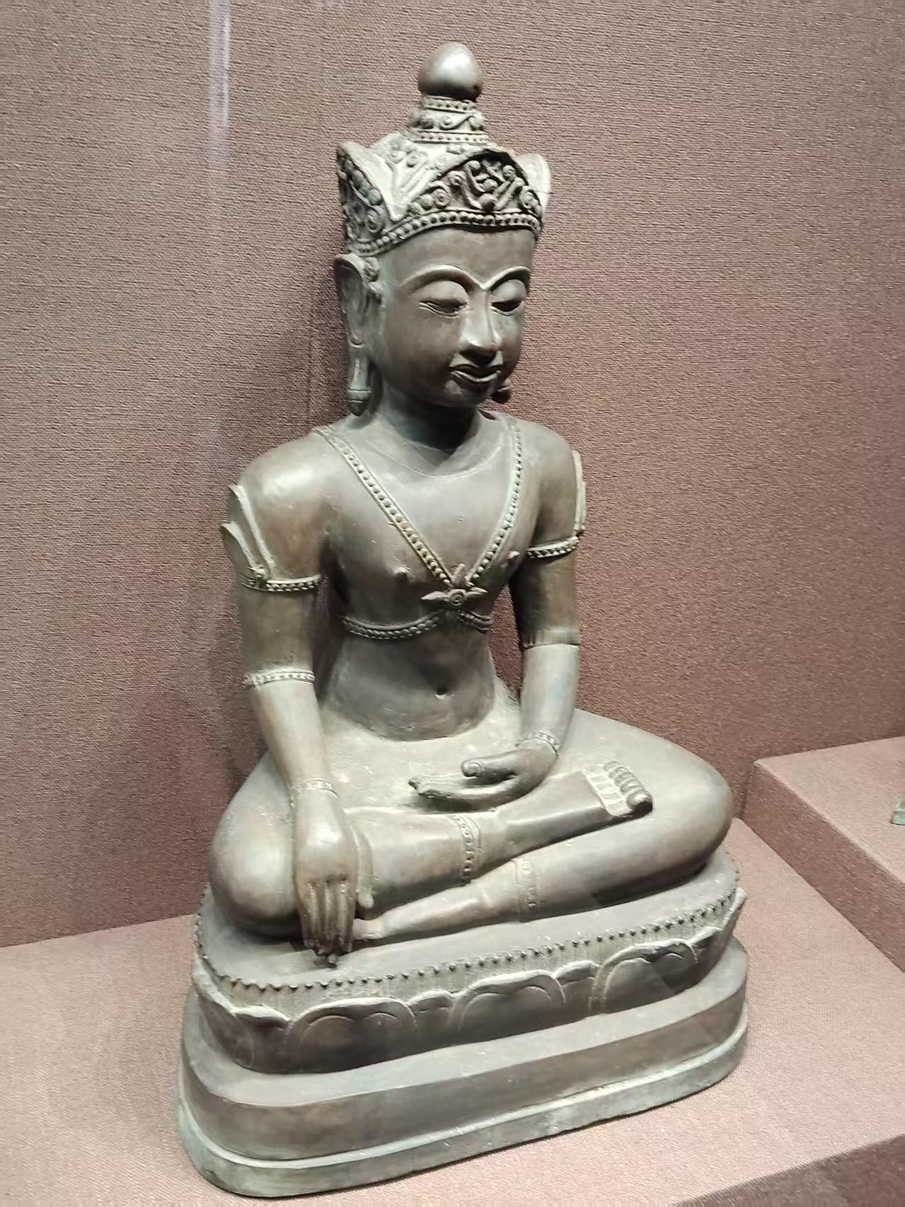 武则天做了皇帝为啥还跟李治合葬?很简单，因为怕被李家后人清算，所以聪明的选择了和