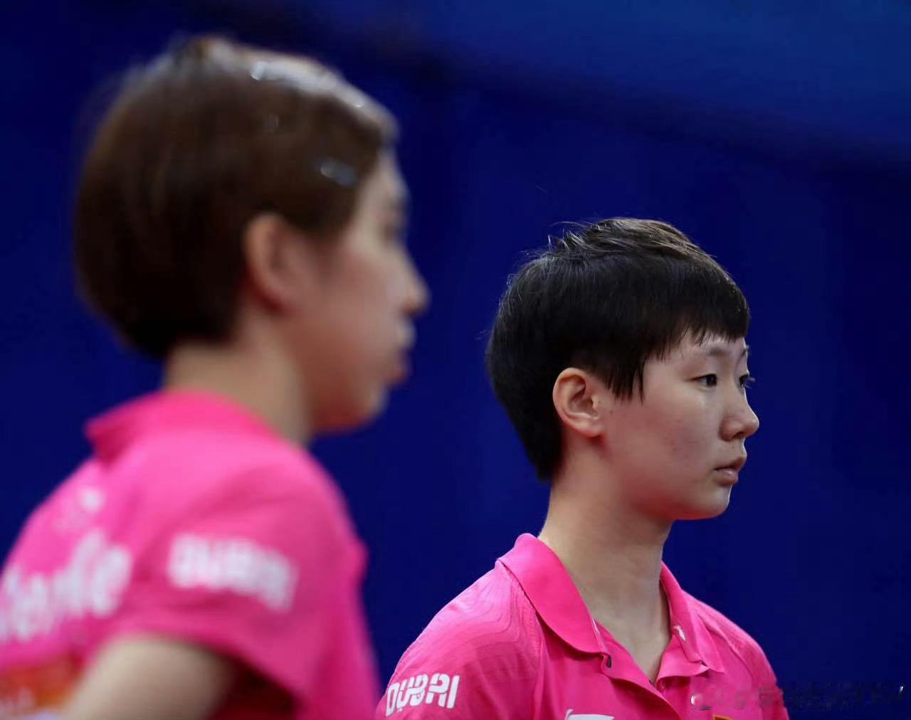 王曼昱与好友合照好可爱很多年过去了，王曼昱已经稳稳站在绝对主力的位置，王曼昱未来