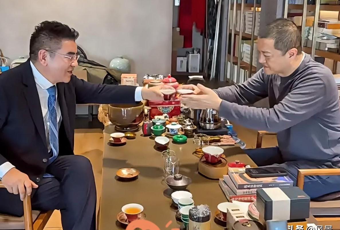 研究了李亚鹏和陈光标的交往，我后背发凉。俩人初见，陈光标正因高调慈善被全网“质