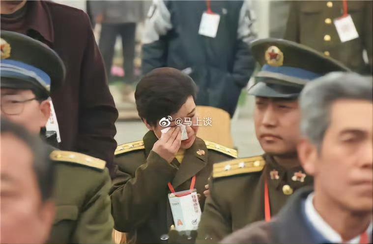 歼10研发下线时有多震撼！中国当时的条件，研制一架国产高级战机很不容易，直到歼1
