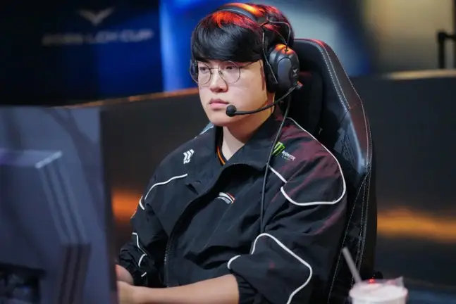 就信誉值这块...昨日HLE成功以2比0战胜DK，赛后Gumayusi选手接受韩