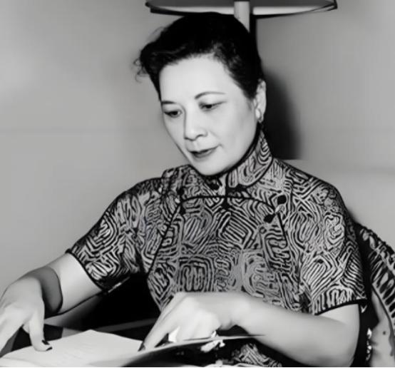 2003年，宋美龄106岁去世，贴身厨子回家后不久自尽，事后妻子含泪透露缘由：无