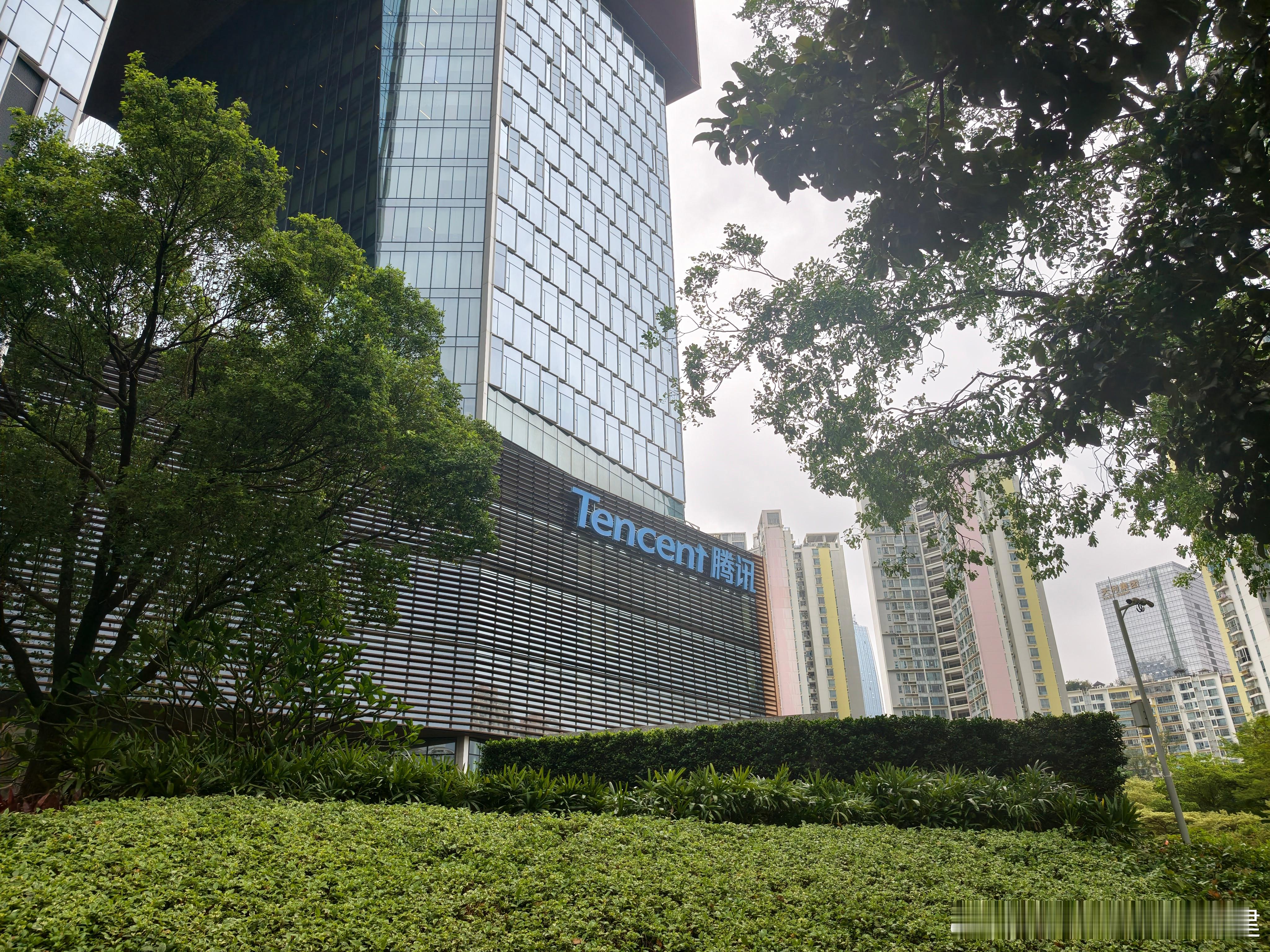 彻底暴露我第一次来腾讯刚刚打车，师傅您好去腾讯。腾讯有很多总部，您说的是哪个？滨
