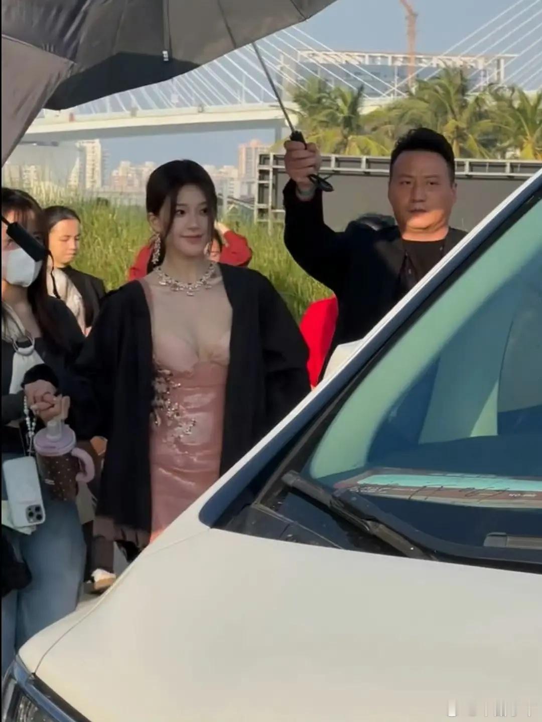 肉丝造型前瞻这套后面要怎么夸，想点话术快，时间紧任务重星光大赏红毯