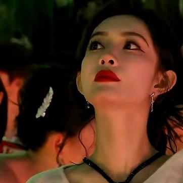 孟子义已经很美了，镜头转到李沁，网友却说：这才是惊为天人。我只想说：比来比去，有