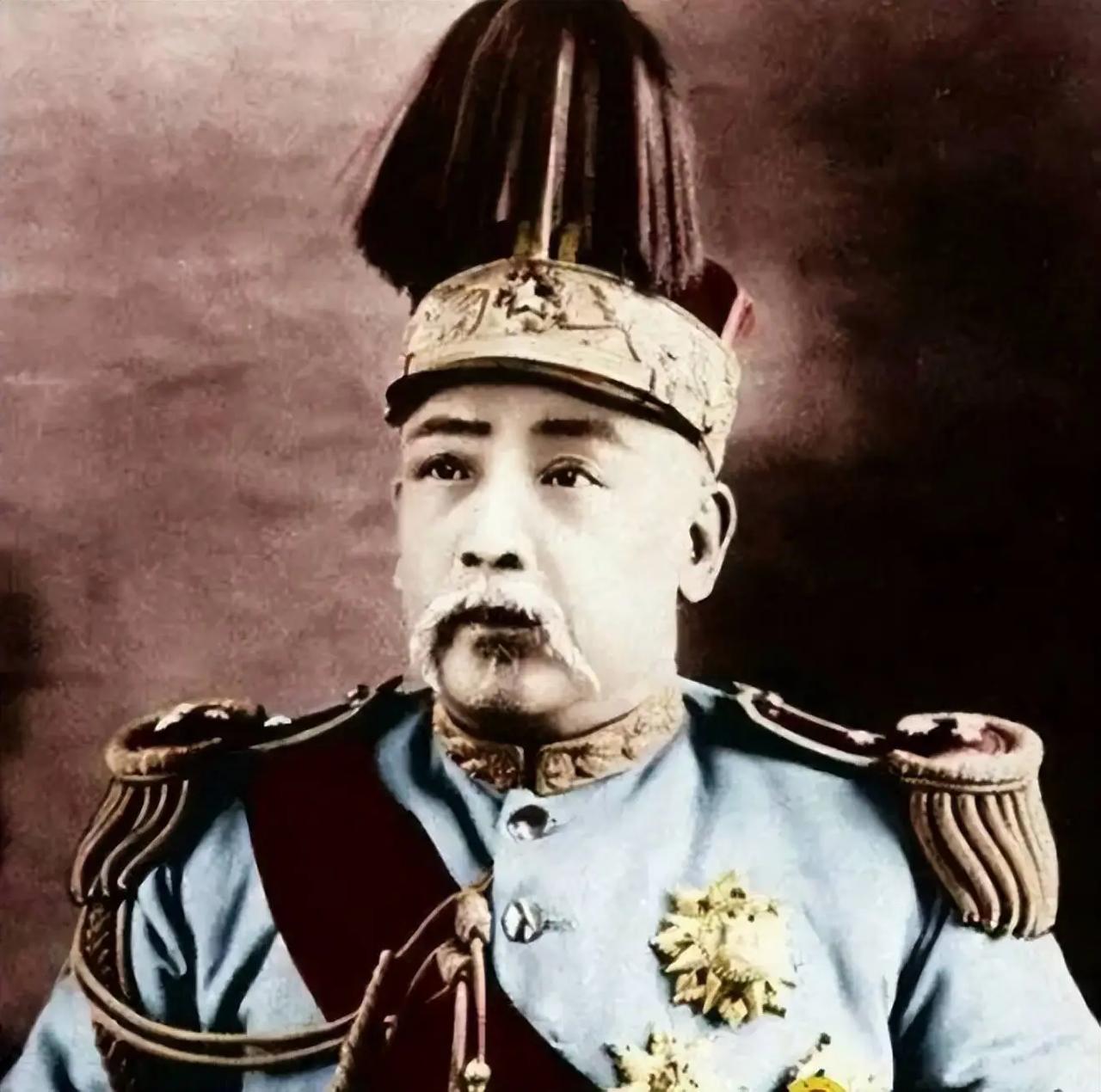 袁世凯有午睡的习惯，每天总睡两个小时，每次睡醒，都要喝上一口上好的香茶，有一天，