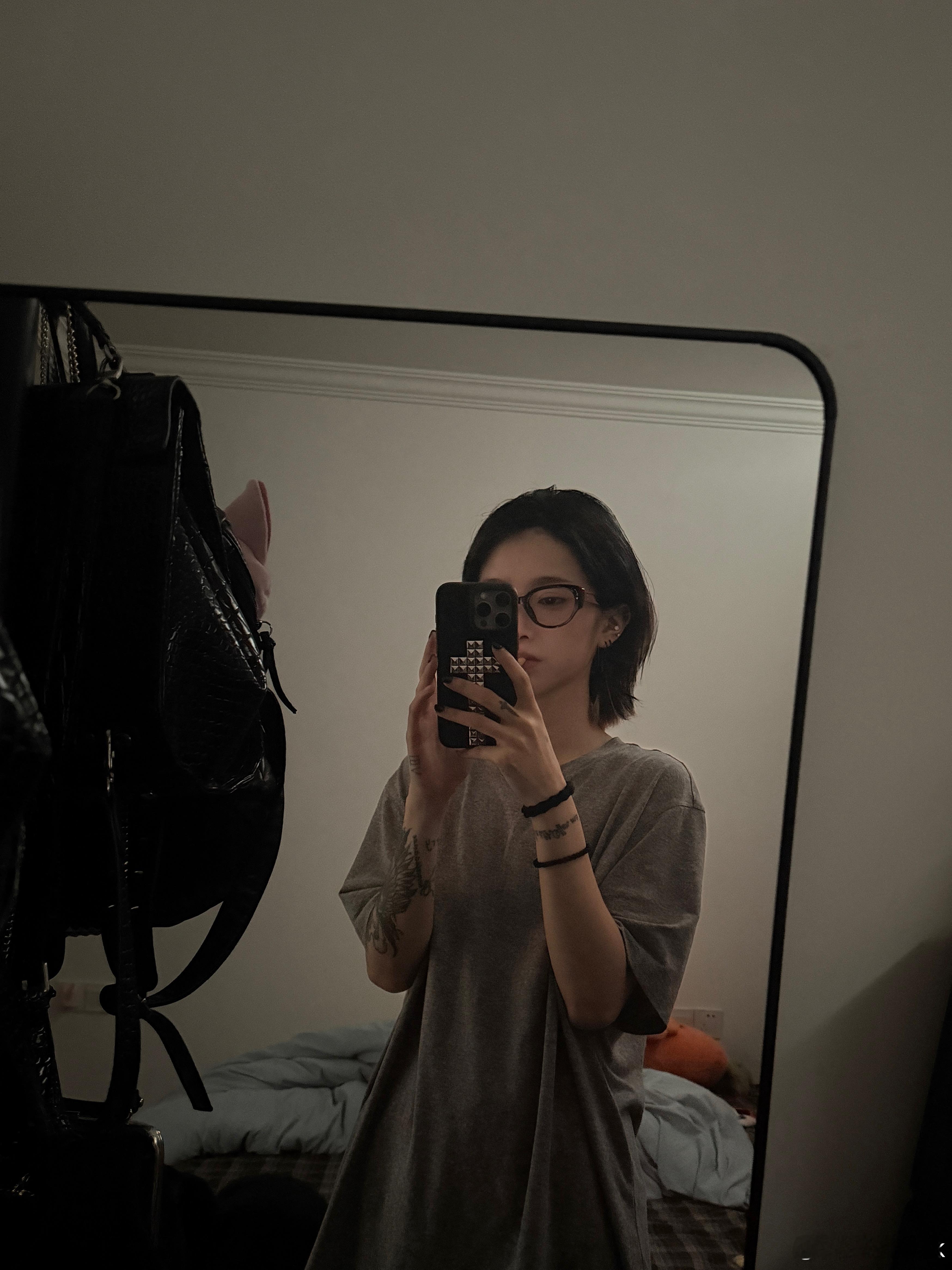 笑死了身份证黄毛不给拍​​​