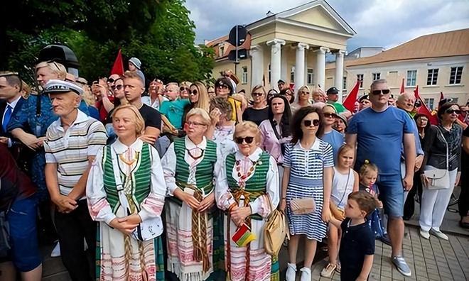 如果一个国家不打仗、不政变，也能从世界地图上“消失”，你会信吗？这并非危言耸听。