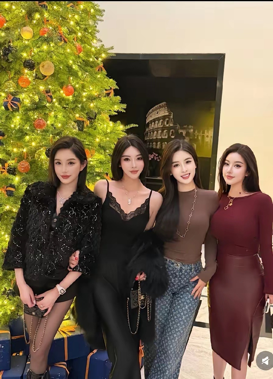 曾经的四大校花魅力不减当年，现又是我们镇的四大少妇，你觉得谁最有气质？