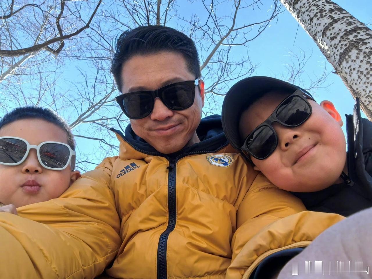 有种“遗传”叫王雷李小萌的儿子，完美避开父母优点，长相平平无奇。近日，演员王