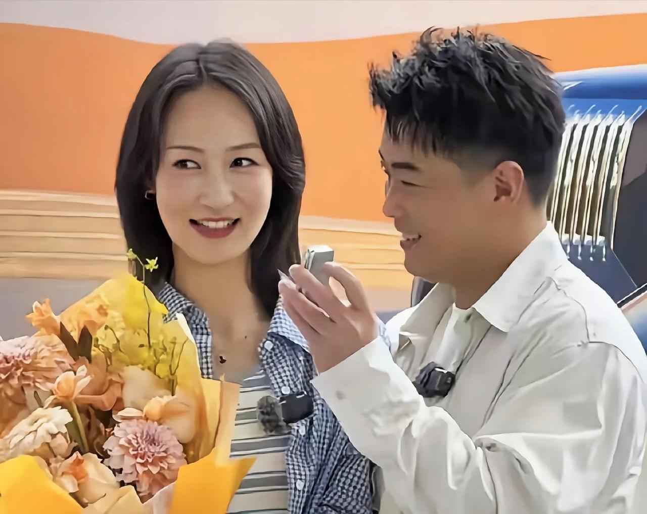 世乒赛后，王皓显年轻了，带着妻子闫博雅喜提新车公开场合秀恩爱世乒赛刚结束，国乒