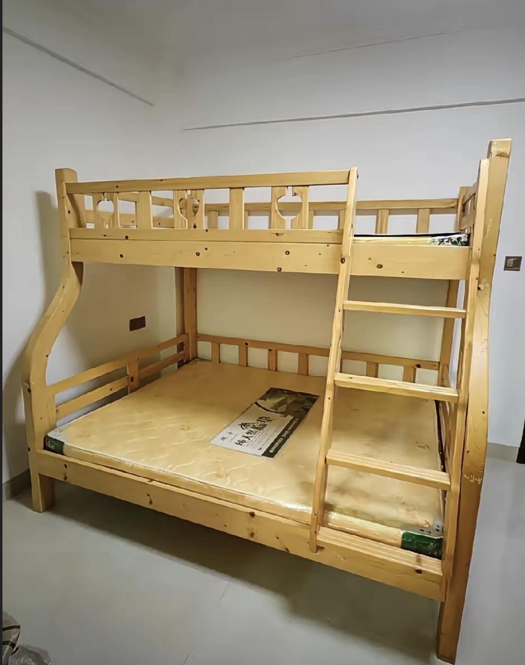 今天堂嫂搬家清理东西，问我收不收她家那张闲置的子母床。我正好想给孩子换个大点的床