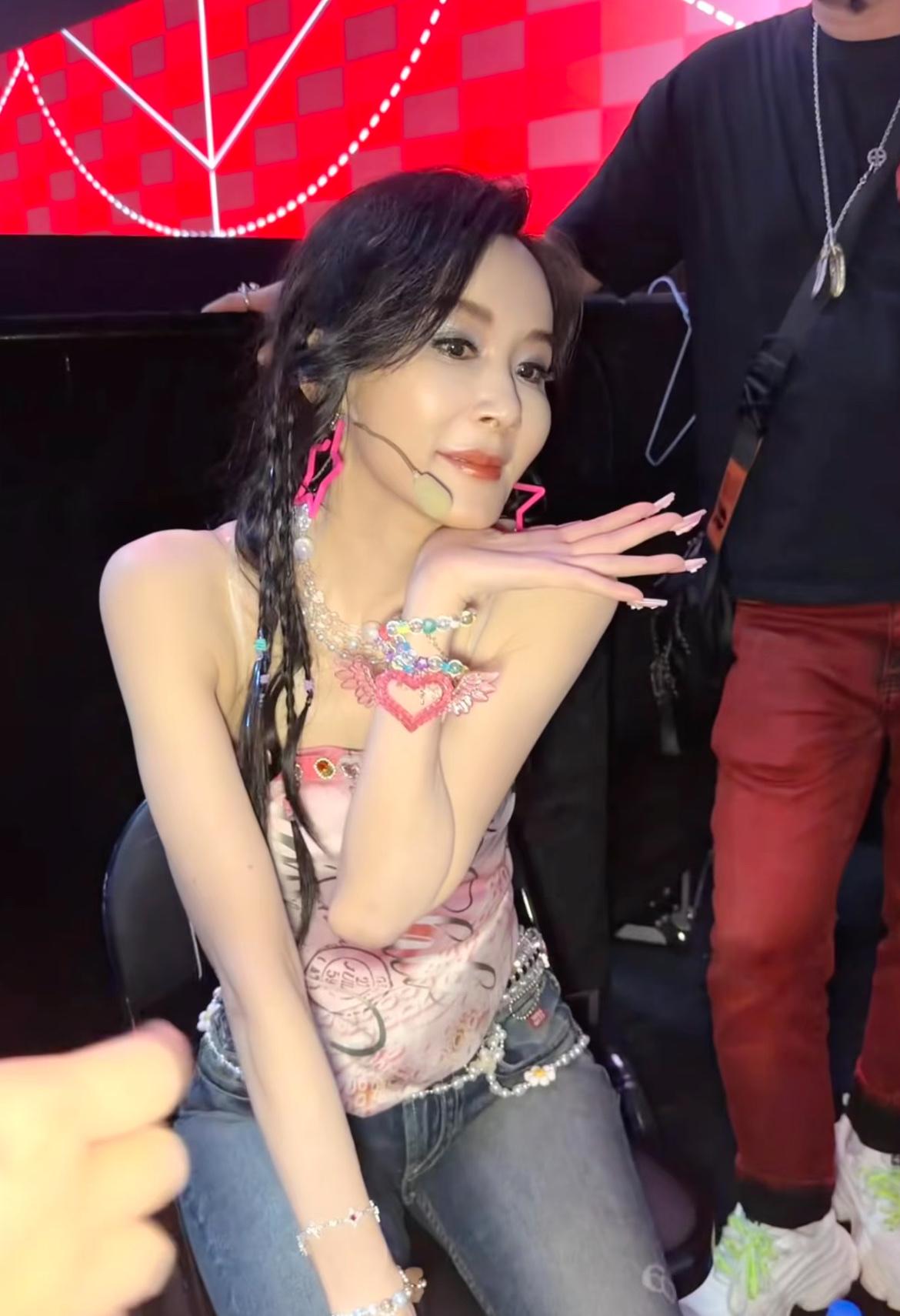 为什么这次浪姐不再“尊老”？明明萧蔷的年龄最大，但是感觉其他女明星们并没有很尊重