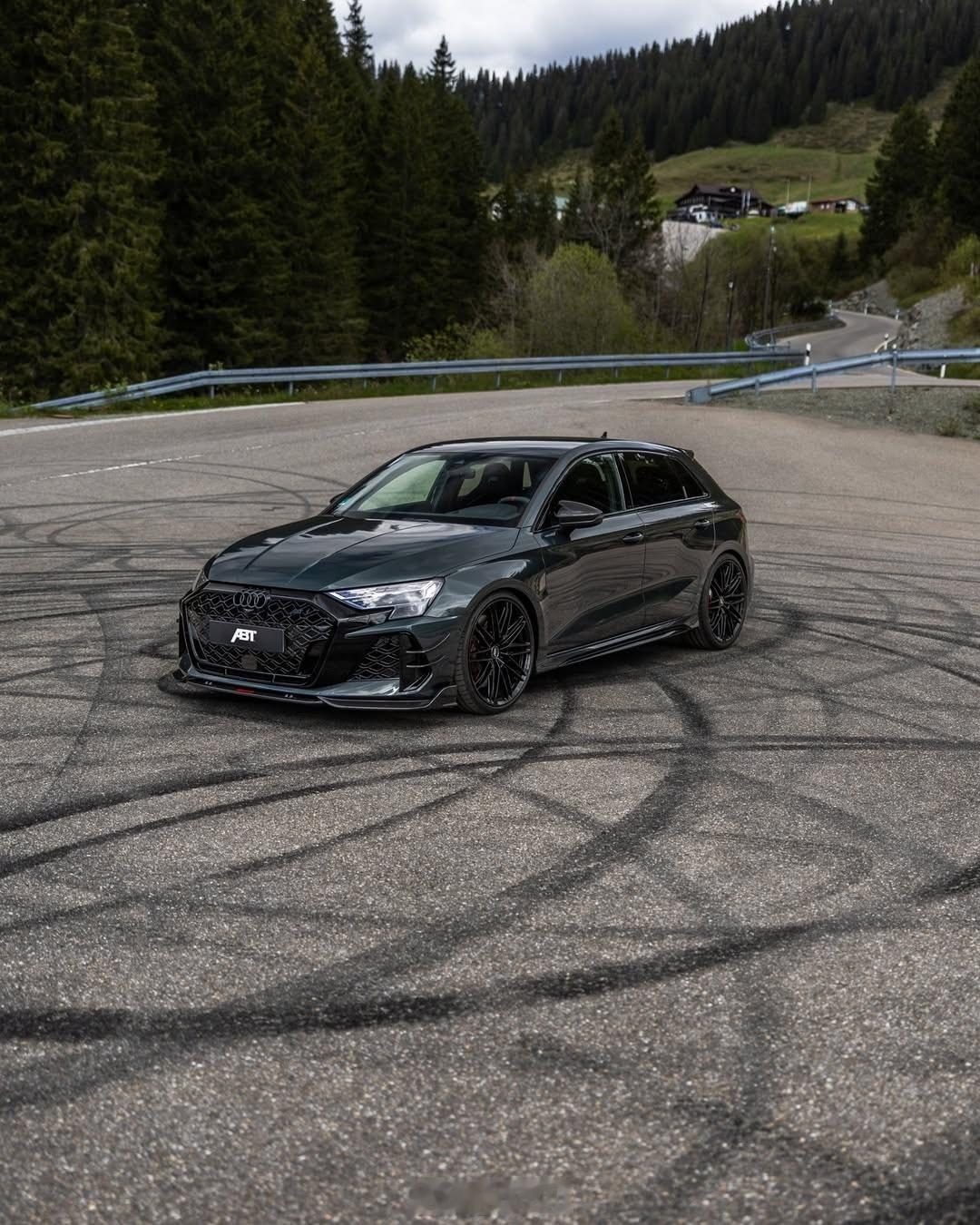 奥迪ABT版奥迪RS3-RABT打造的奥迪RS3-R，大家觉得怎么样